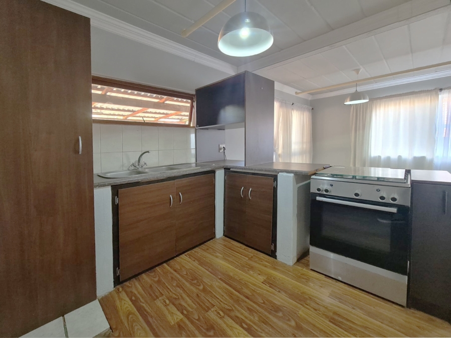 To Let 2 Bedroom Property for Rent in Ifafi North West